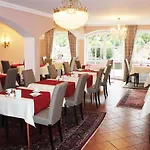 Hotel Garni Bellevue 2*