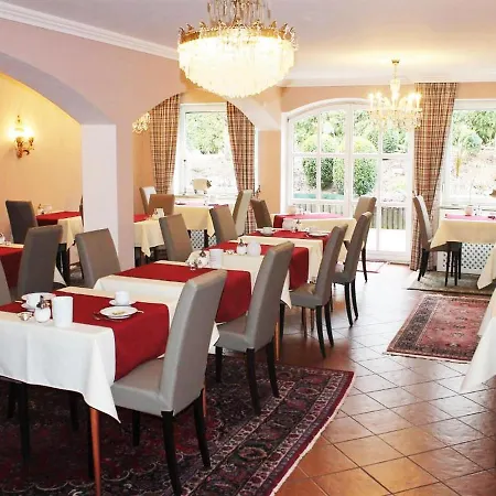 Hotel Garni Bellevue 2*