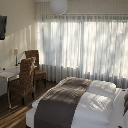 Hotel Garni Bellevue 2*