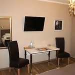 Hotel Garni Bellevue 2*