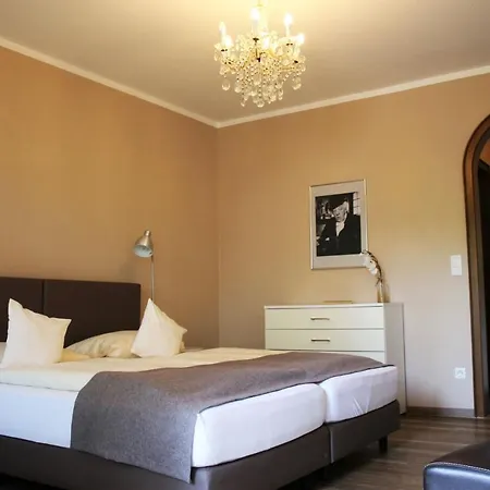 Hotel Garni Bellevue 2*
